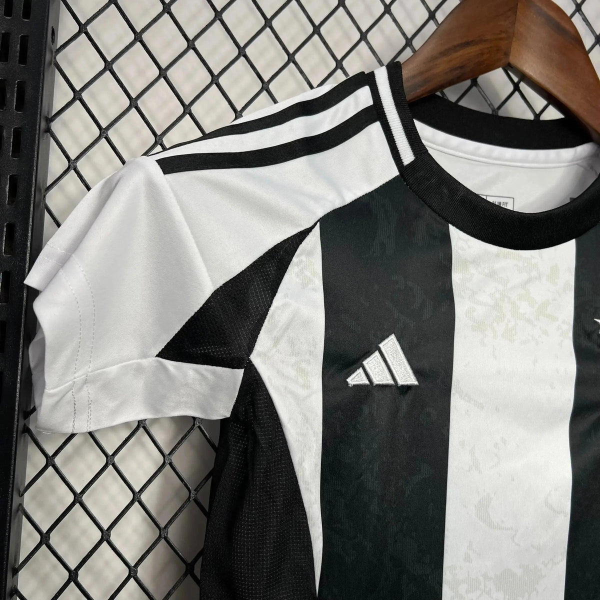 Juventus Home Kids Kit 2024/25 - photo 3
