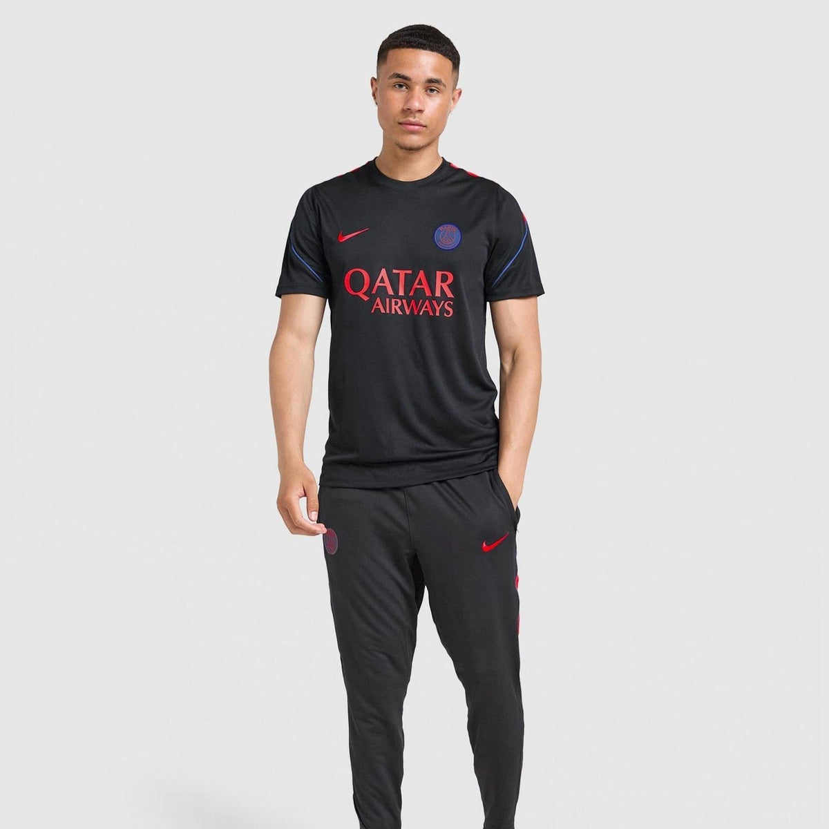 Camisa de Treino Paris Saint-Germain 26/27 - Preta e Vermelha - foto 2